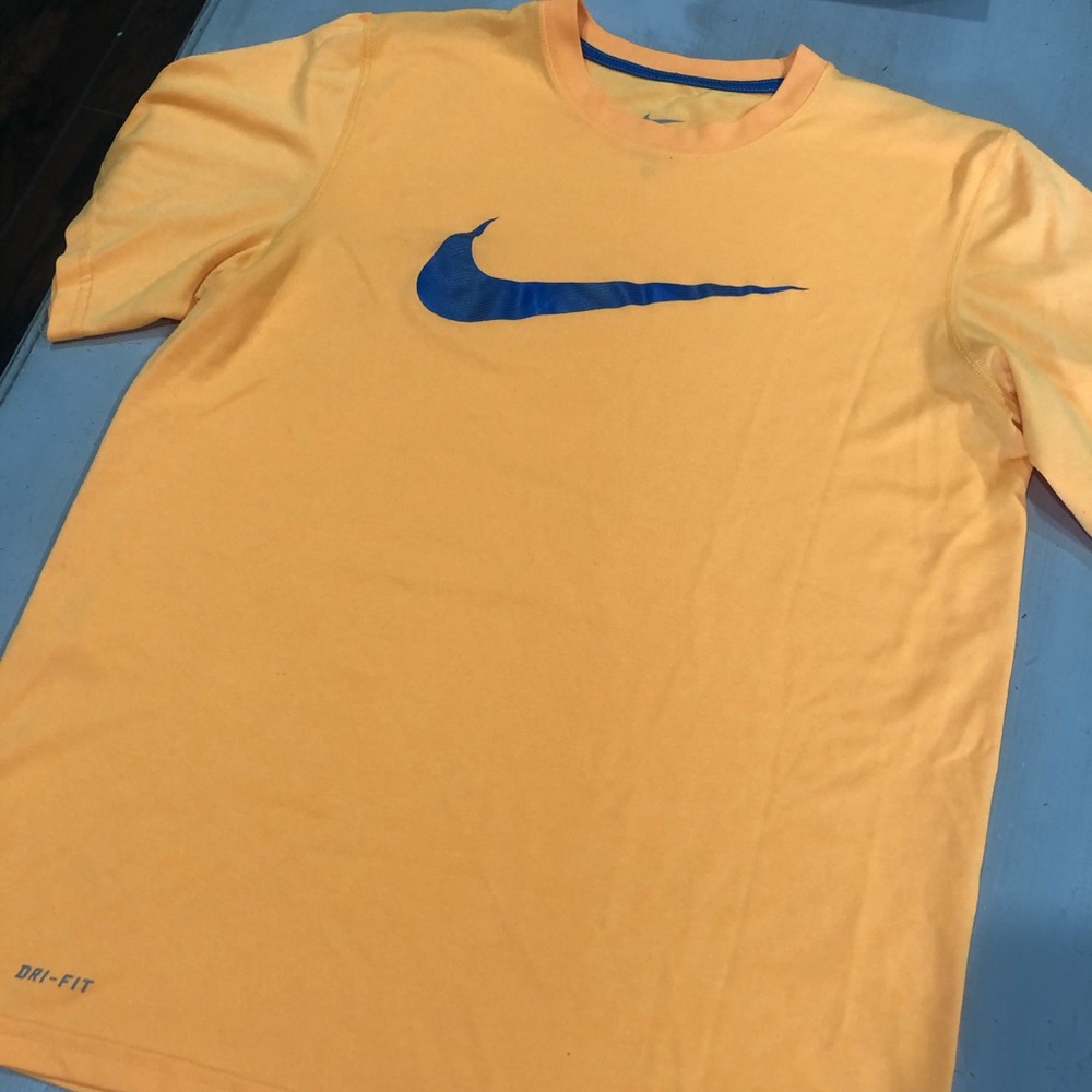 Mens Nike T-shirt